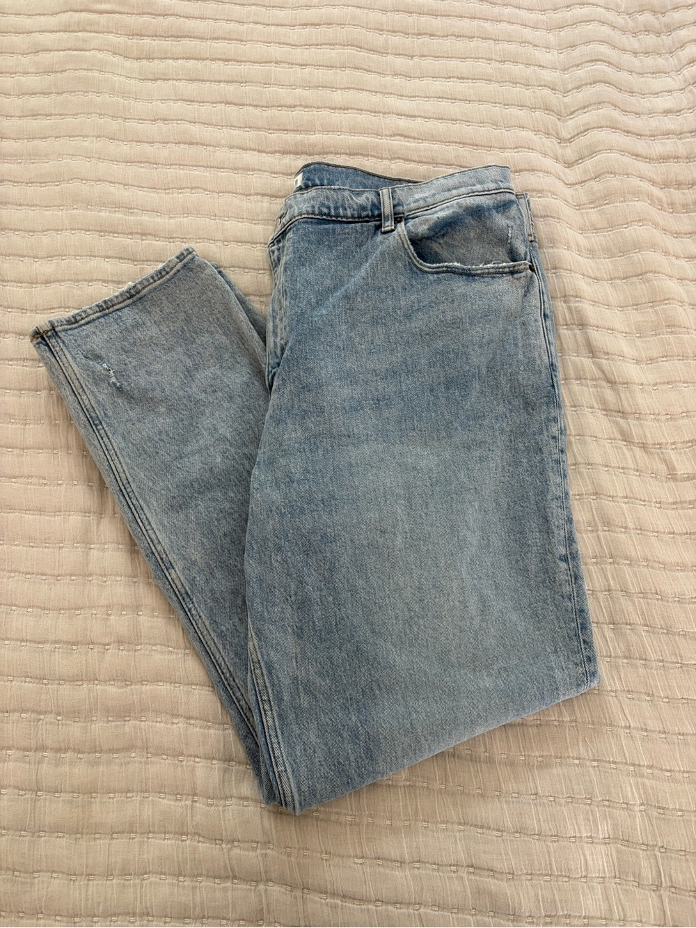 Abercrombie & Fitch 90s Straight Leg Ultra High Rise Light Wash Jeans 35 L /20 L
